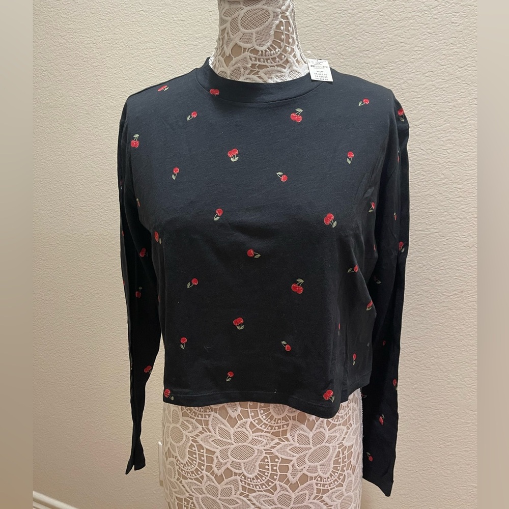 NWT Cherry 🍒 crop long sleeve soft tee